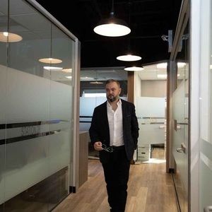 Meet your Posher, Dominic